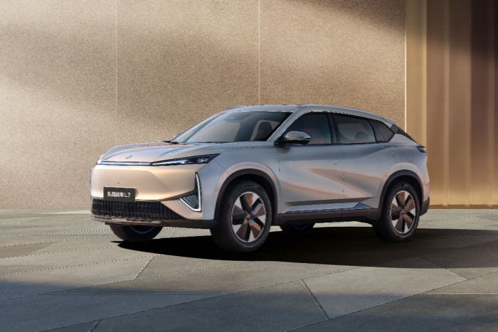 东风风神L7正式上市 205km纯电续航车型12.99万元起