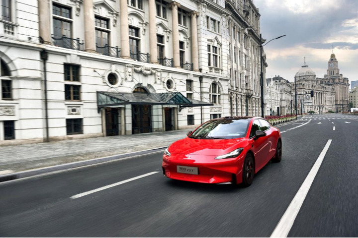 售价20.39-25.99万元，昊铂GT全球款满配暴击20万级电轿市场