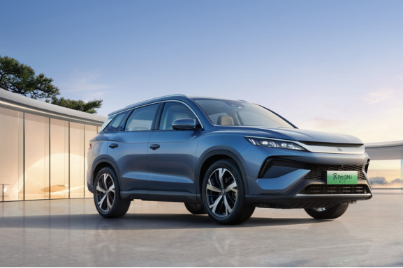 第二代比亚迪宋Pro DM-i继续阻击丰田锋兰达！