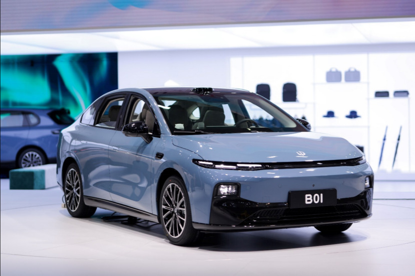 650km续航+激光雷达 零跑B01全球首秀定义纯电轿车新基准