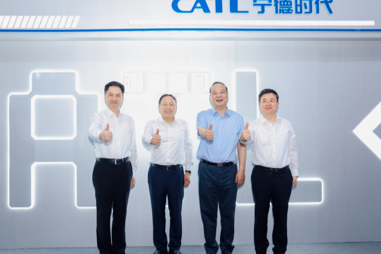 攜手問界汽車共建廠中廠，寧德時代電池在問界超投級工廠正式產(chǎn)