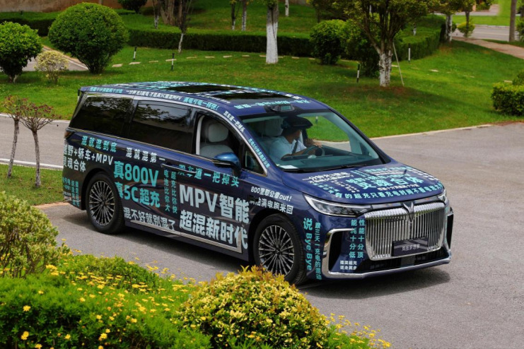 26款岚图梦想家PHEV搭载62.5度大电池，800V+5C上车！