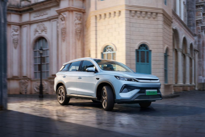 9.98万起，2026款宋Pro/宋L DM-i上市，纯电续航最高200km，标配云辇C！