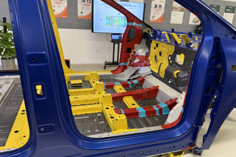 理想汽车不只有“冰箱彩电大沙发”，还有材料自研！