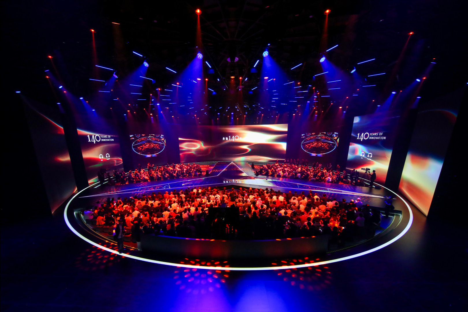 全新奔驰纯电GLC SUV、新一代奔驰S级轿车及多款品牌传奇车型亮相2026梅赛德斯-奔驰品牌日