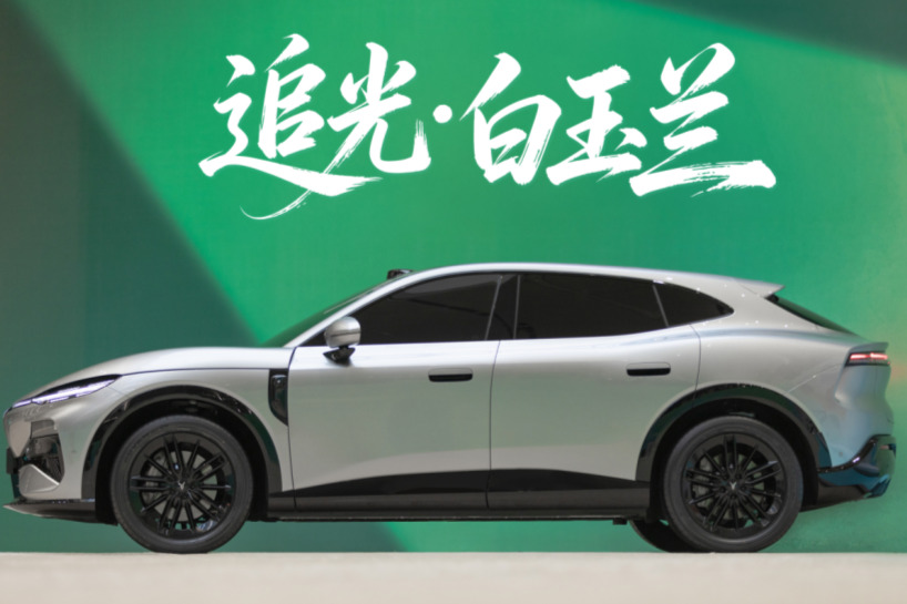 白玉兰红毯杀出“黑马”，岚图追光S全球首秀，这才是真·华流顶流！