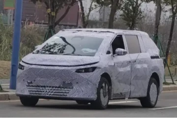 小鹏旗下全新MPV定名X9