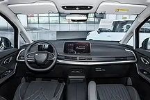 汽大通大家MIFA9新增車型正式上市，最長(zhǎng)純電續(xù)航560km