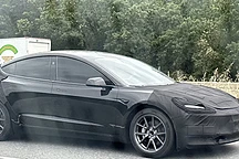改款特斯拉Model 3實(shí)車再次現(xiàn)身