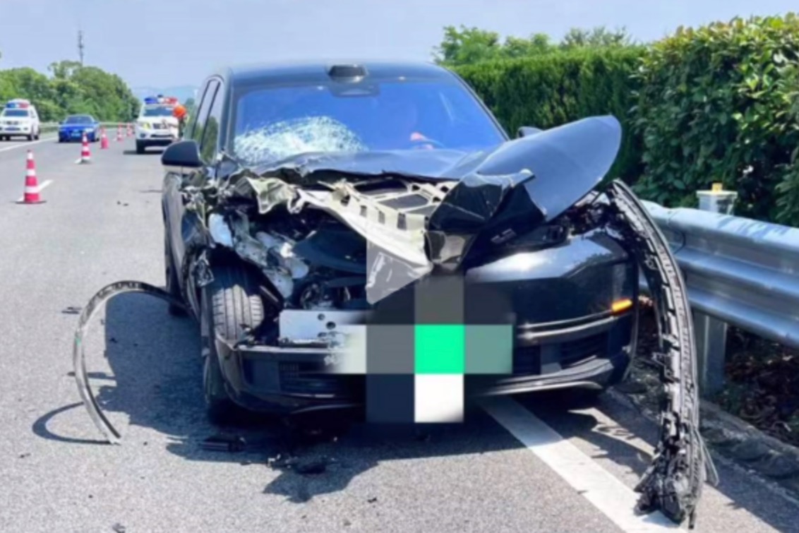 理想L9时速120公里“自动驾驶”高速追尾