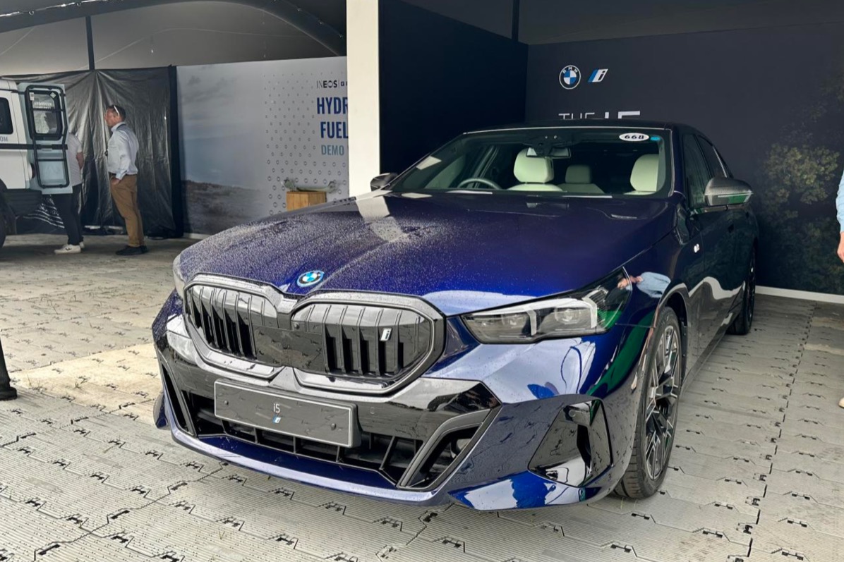 全新一代宝马i5亮相2023古德伍德速度节