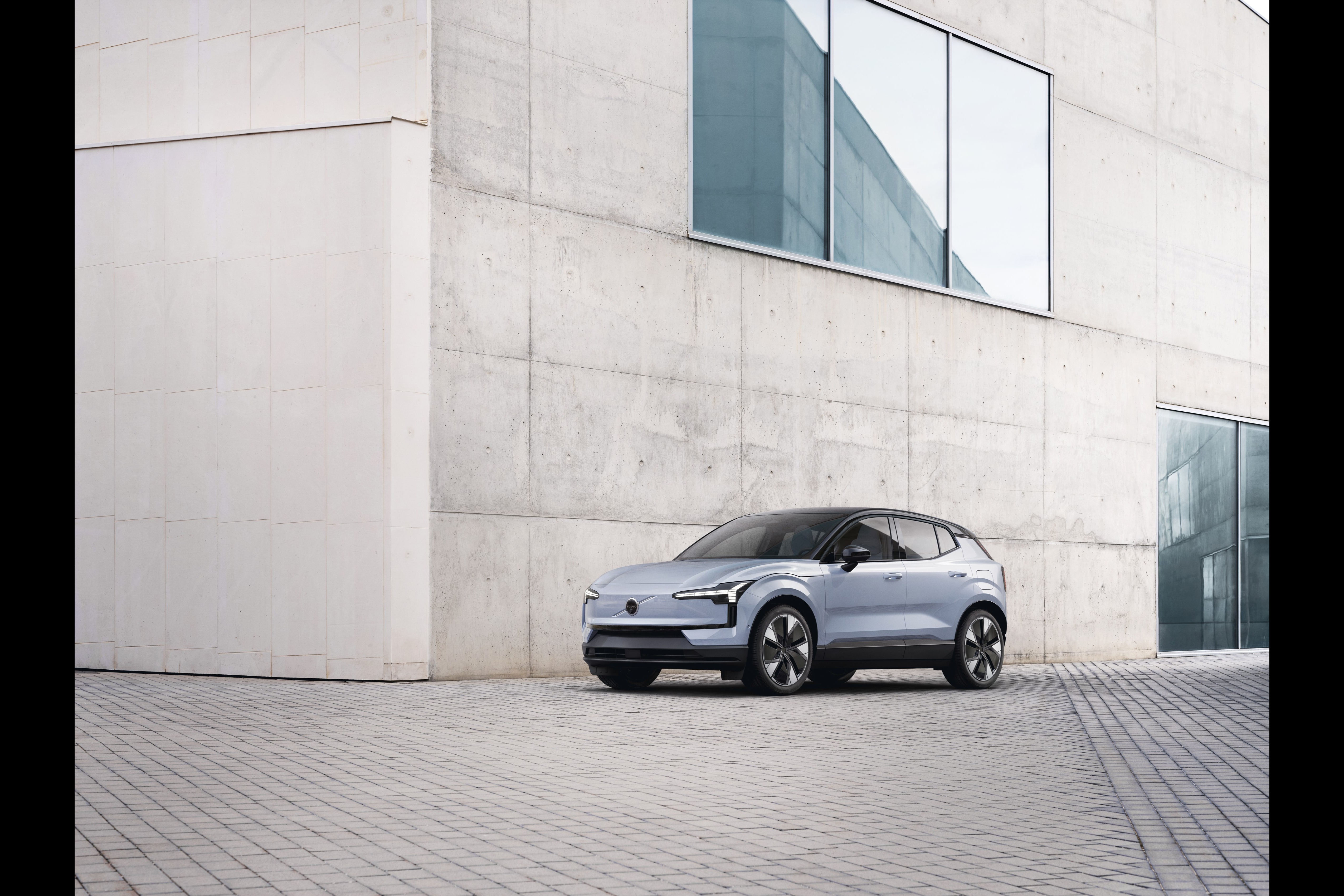 身形精致 大有乾坤 沃尔沃全新小型纯电SUV EX30开启全球首秀