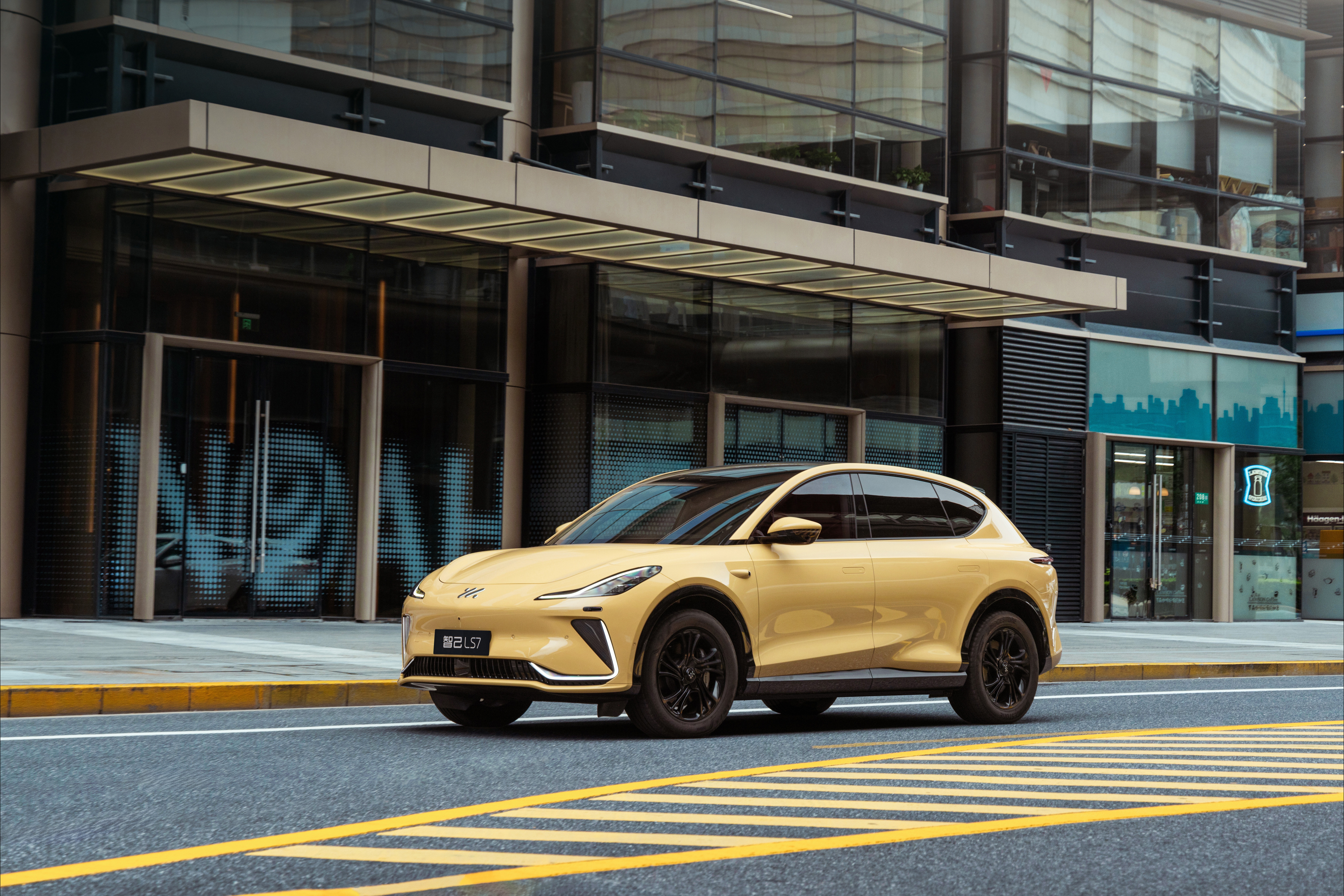 智己LS7最新优惠：2.9万增配+1万现金直减，综合优惠最高3.9元