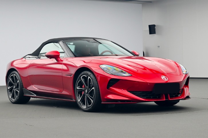 敞篷/纯电/两门/跑车，30万出头的名爵Cyberster，你能不心动吗？