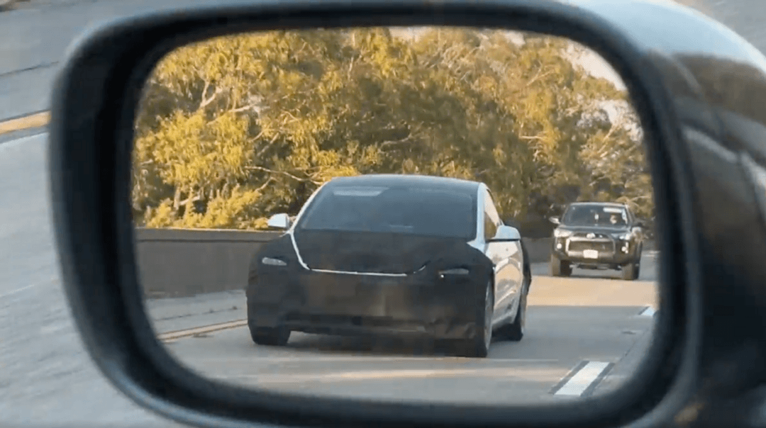 Новая Tesla Model 3 появится на шоссе