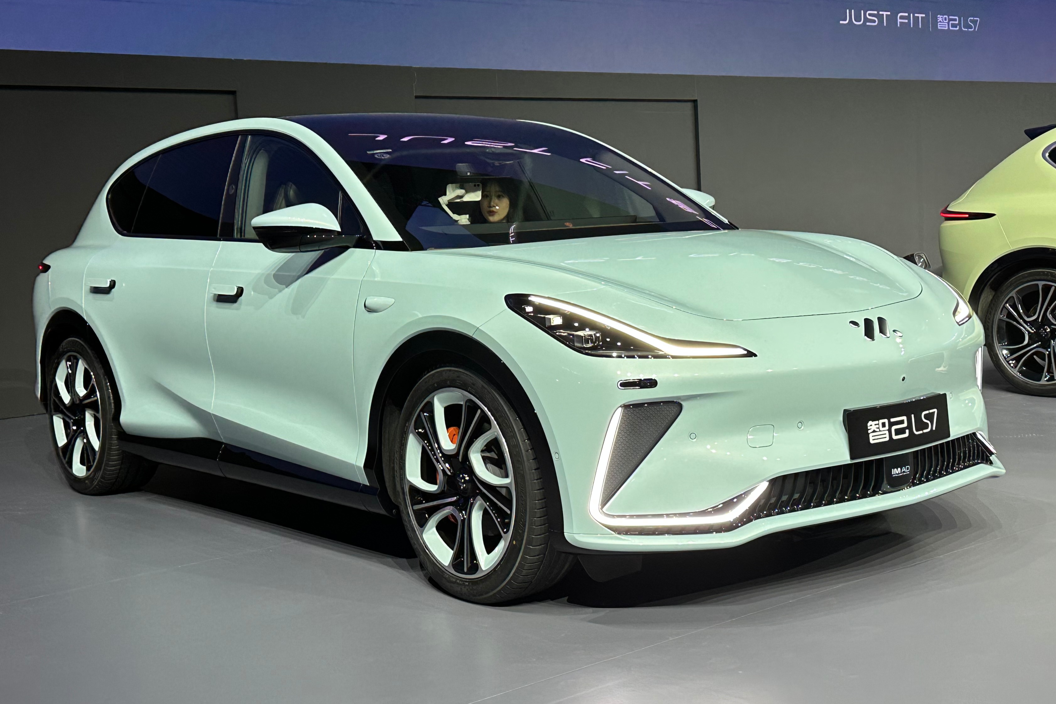 推出更便宜的LS7 智己准备下一盘大棋