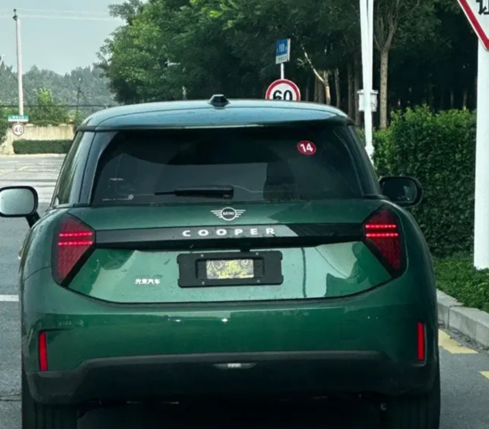 电动MINI COOPER谍照曝光,光束汽车生产2024上市