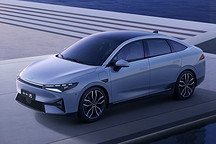 小鵬P5汽車具有非常出色的動(dòng)力表現(xiàn)，還配備多項(xiàng)智能駕駛輔助系統(tǒng)