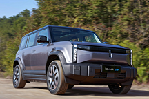 獨(dú)創(chuàng)全鋁多腔籠式車身，iCAR 03“輕”裝上陣才更盡興
