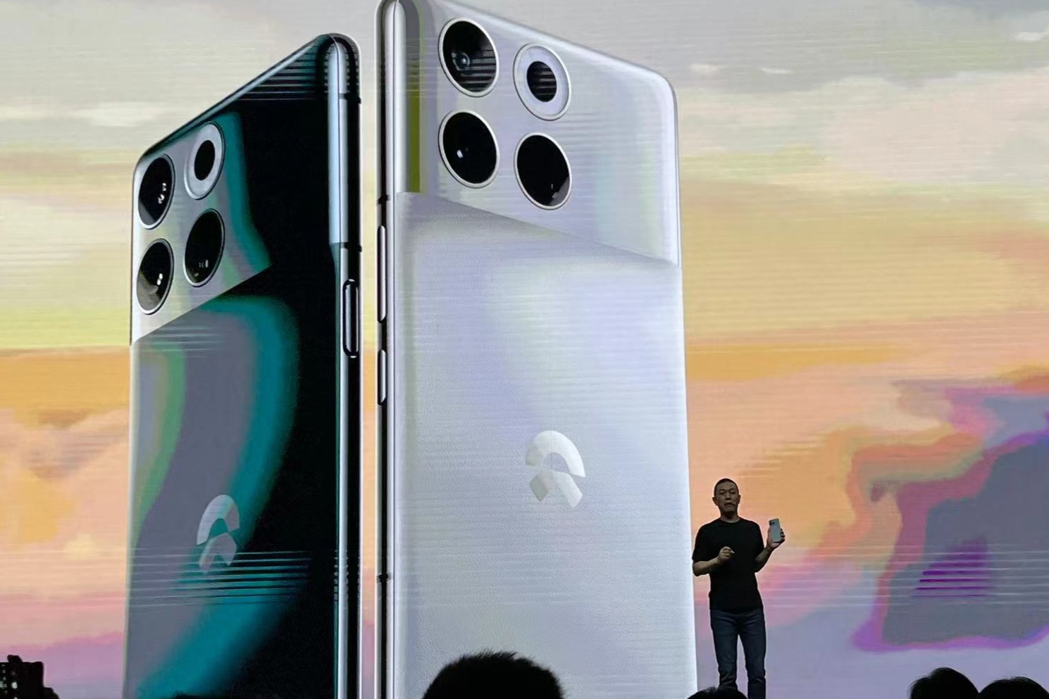 蔚来手机正式发布：6499元起，为蔚来车主而生