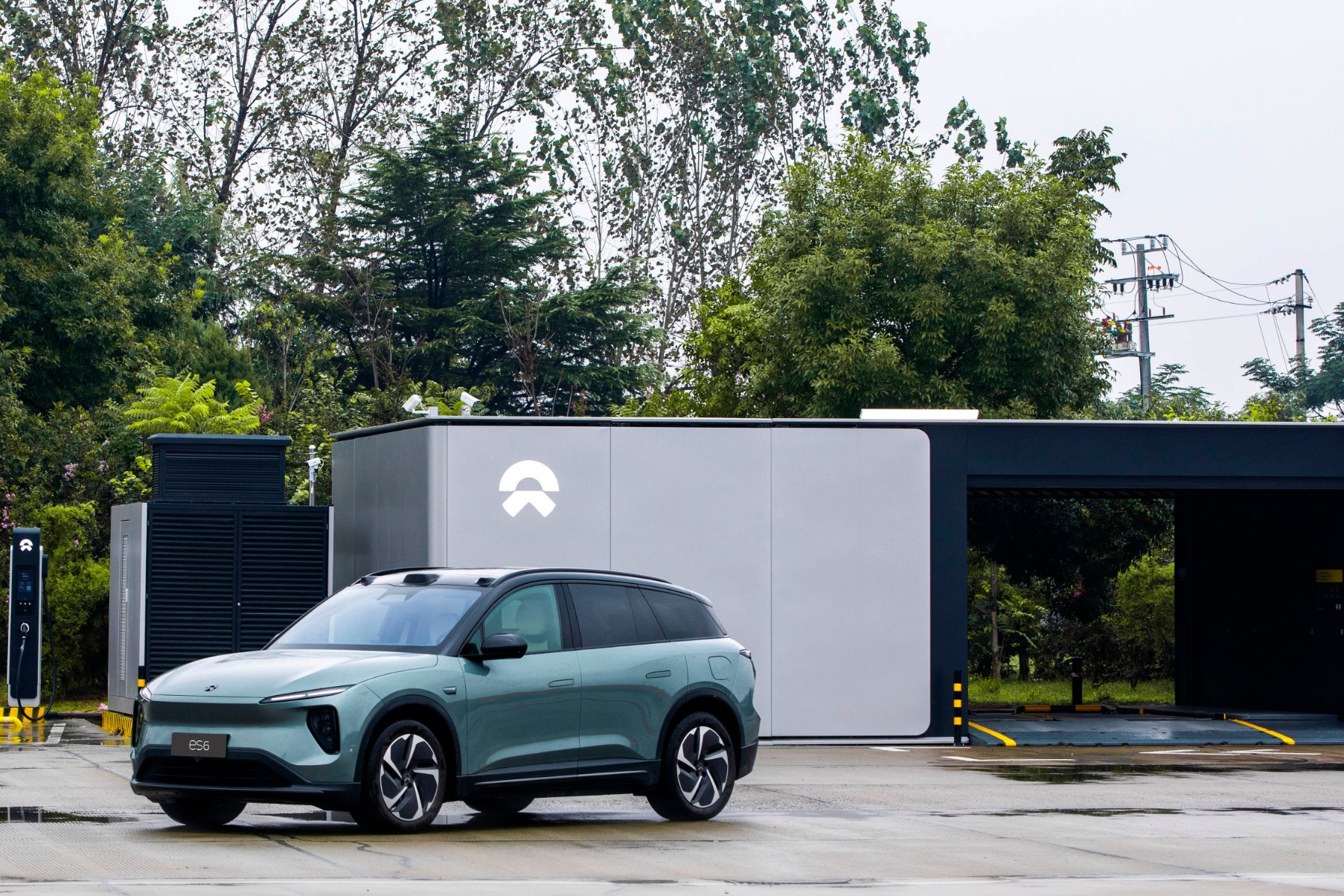 中秋国庆假期期间，蔚来用户在全国高速公路换电站享换电免服务费