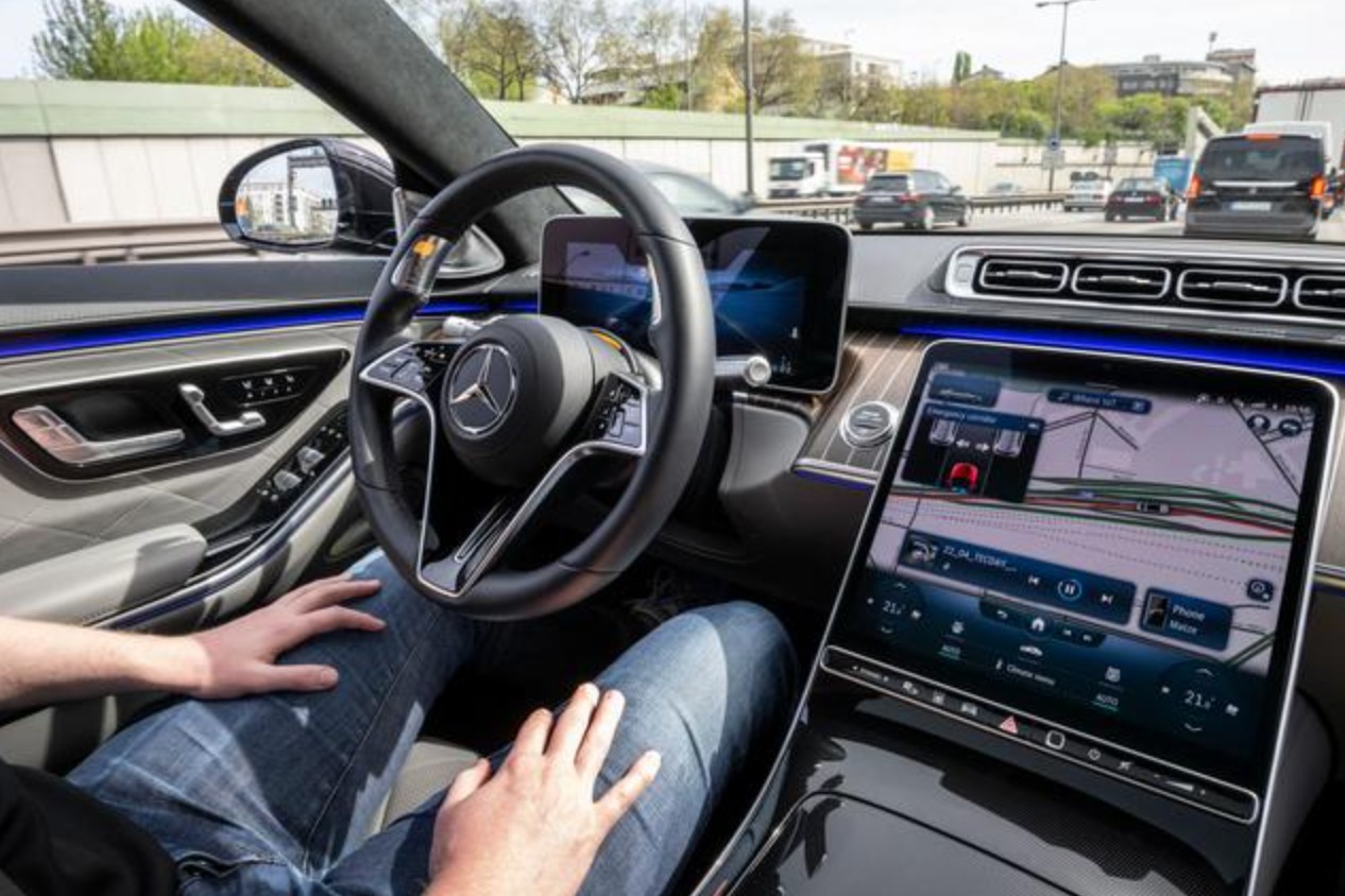 领先特斯拉!奔驰年底将在美国推出L3级辅助驾驶系统