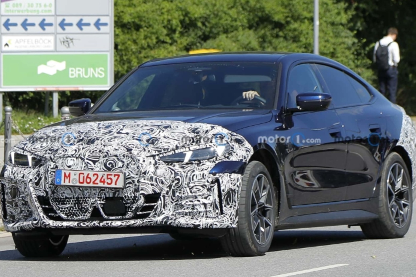 新款宝马i4谍照曝光，彻头彻尾变样，预计明年7月投产