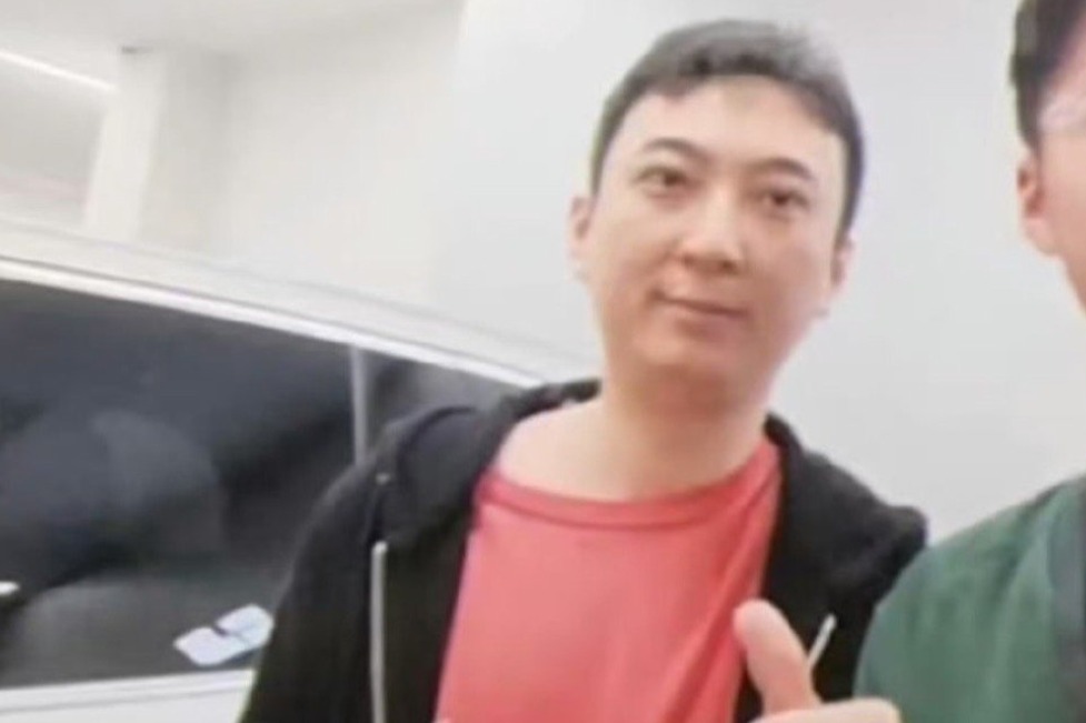 曝王思聪订购一辆理想L9，网友：消费降级，我俩都成车友了