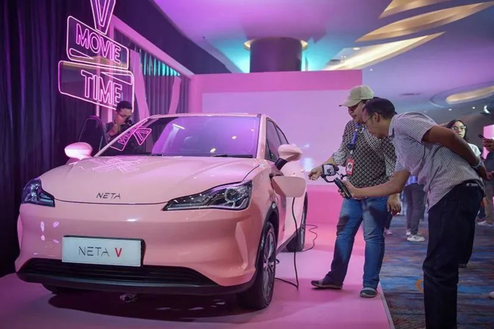 哪吒汽车宣布在印尼展开全面销售 首发车型哪吒V售价约17万