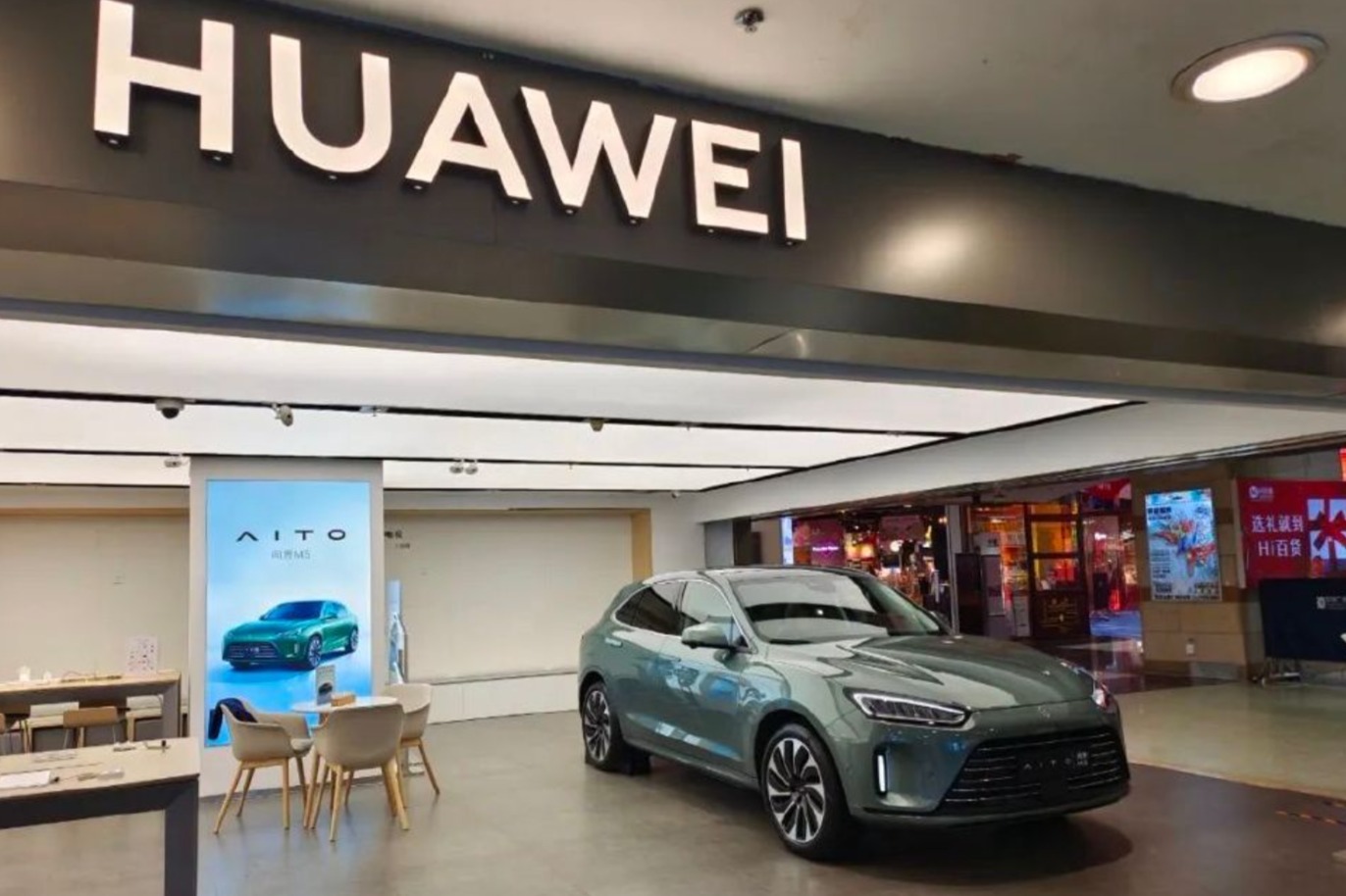 华为否认将全面接管问界销售体系 将加大直营门店的建设