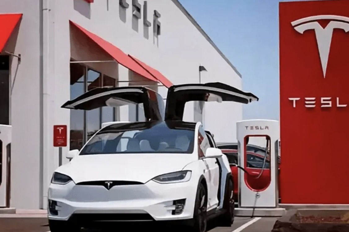 特斯拉股价大跌近5%,Q3财报发布后市值蒸发1800多亿美元