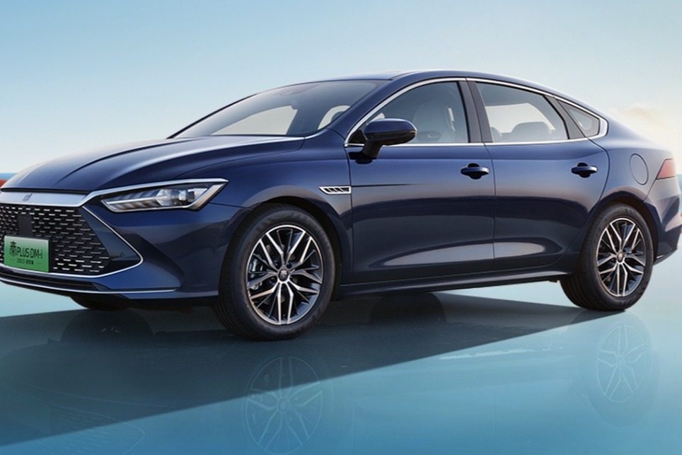 比亚迪王朝8款车型推出购车优惠，全力冲击年销300万辆，特斯拉降不降？