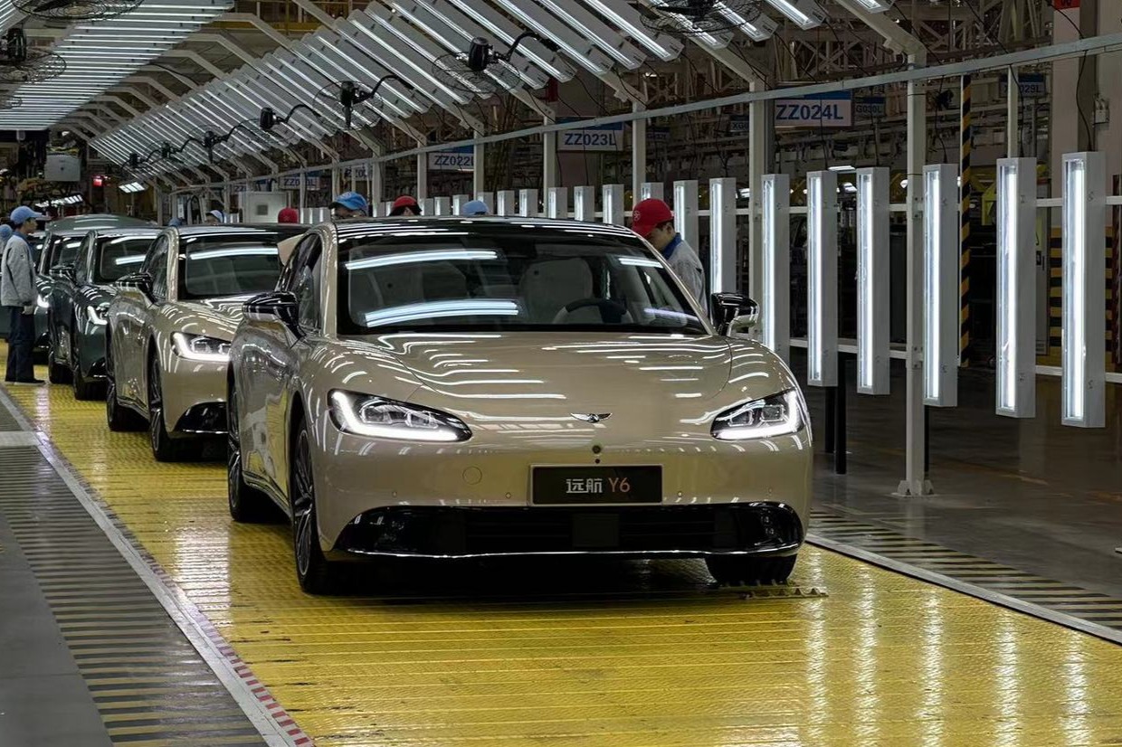 800V超充、1000km+续航,远航Y6超豪华轿车下线