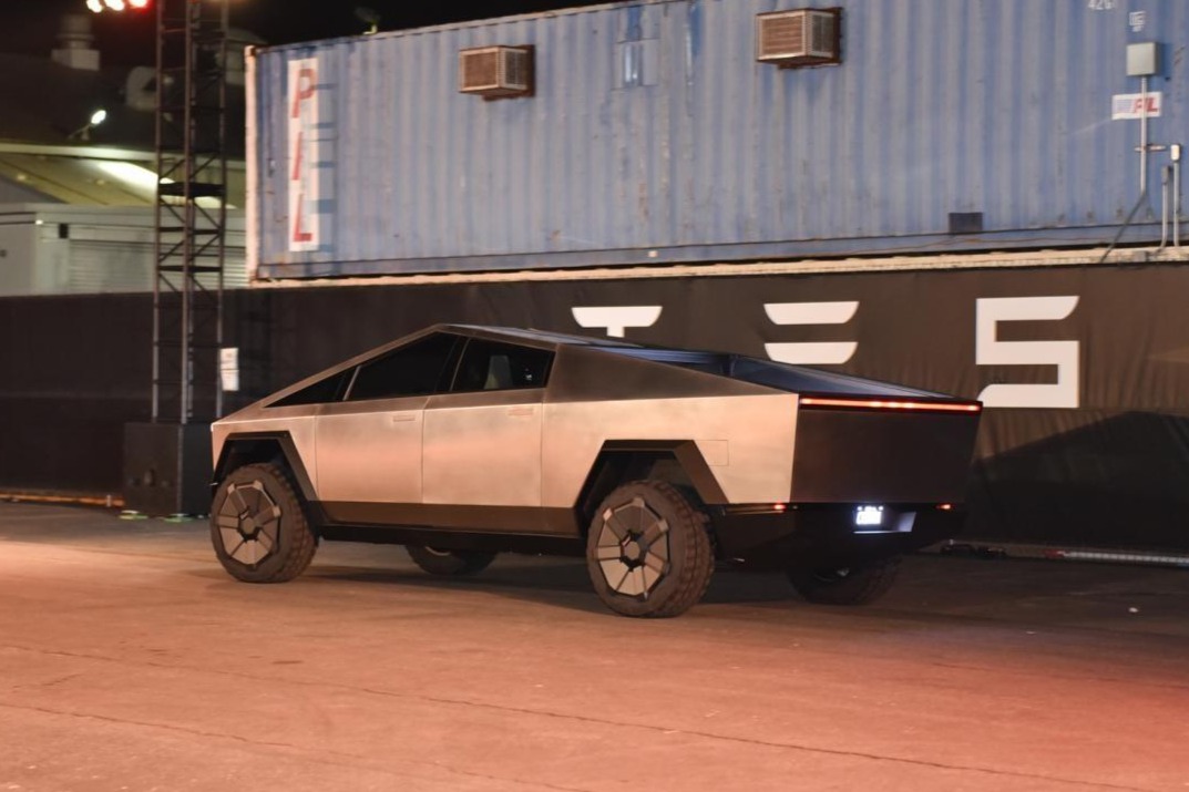 主抓Cybertruck品控！特斯拉挖角Stellantis集团质控高管，该车更多信息曝光