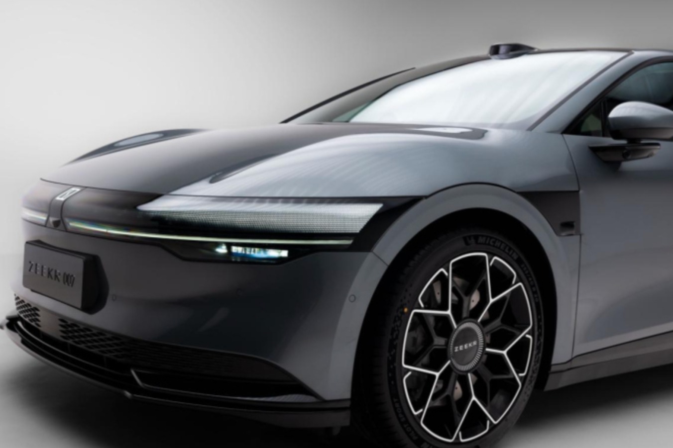 800V高压系统+标配8295芯片，极氪007正式预售，22.49万起