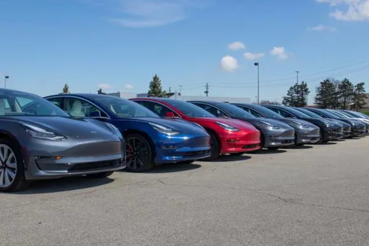 特斯拉瑞典工人罢工事态持续升级 前首相:无视劳动力市场模式,真可耻