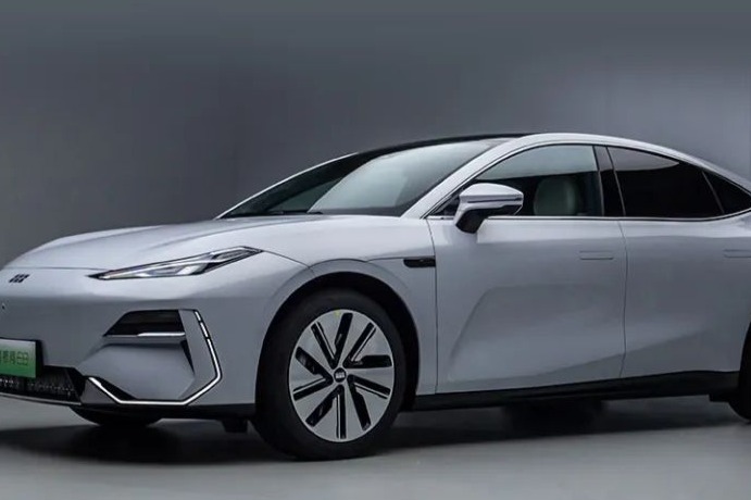 吉利控股集团11月总销量29.32万辆 新能源汽车销量10.39万辆