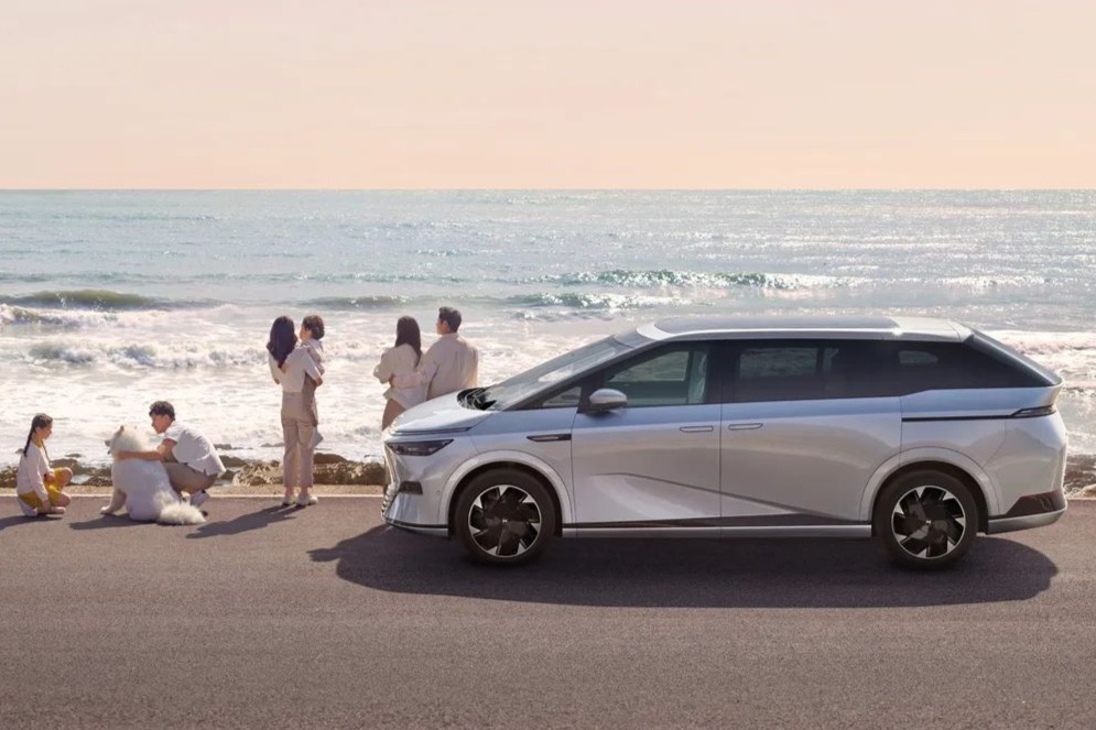 官宣!小鹏X9于2024年1月1日上市