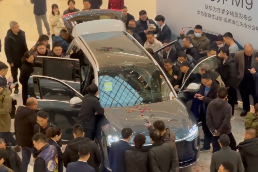 问界M9两小时大定破1万，线下门店挤爆了，有钱人真的这么多了？