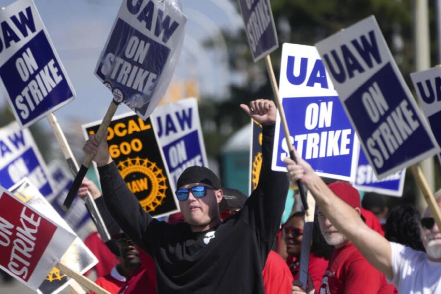 美国汽车工人联合会主席宣布将进行新一轮罢工