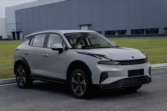 疑似领克06新车型内饰官图曝光，预计售价18万