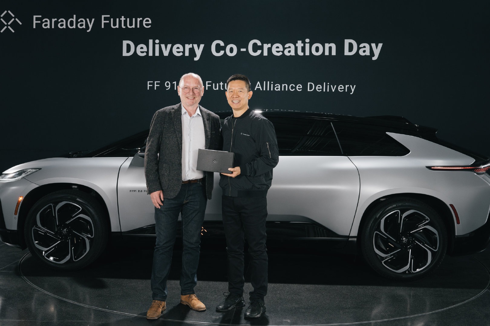 拉第未来向贾跃亭交付一辆FF91