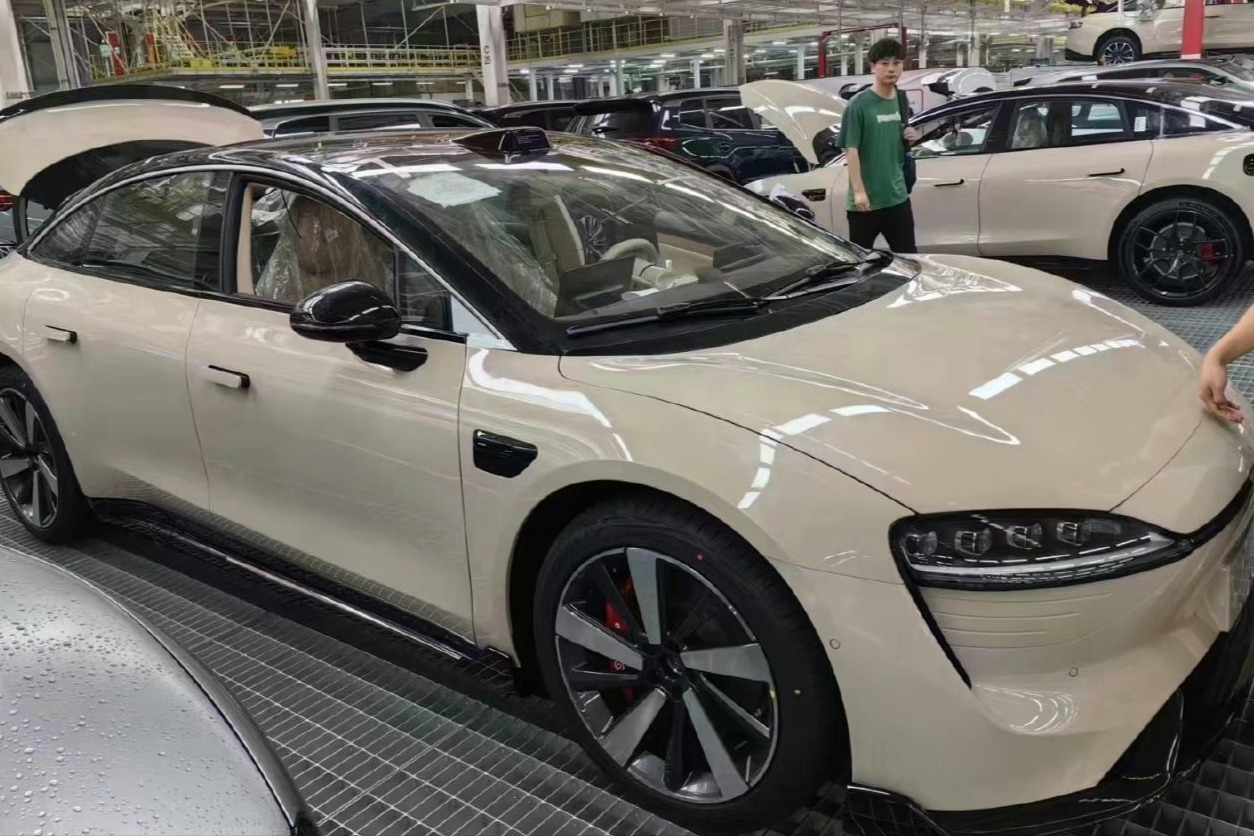 智界S7批量下线,11月正式上市