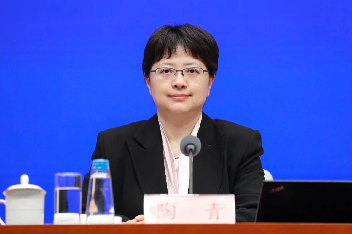 新能源汽车市占率逼近30% 工信部:下一步将推进技术攻关 深入开展新能源汽车下乡活动