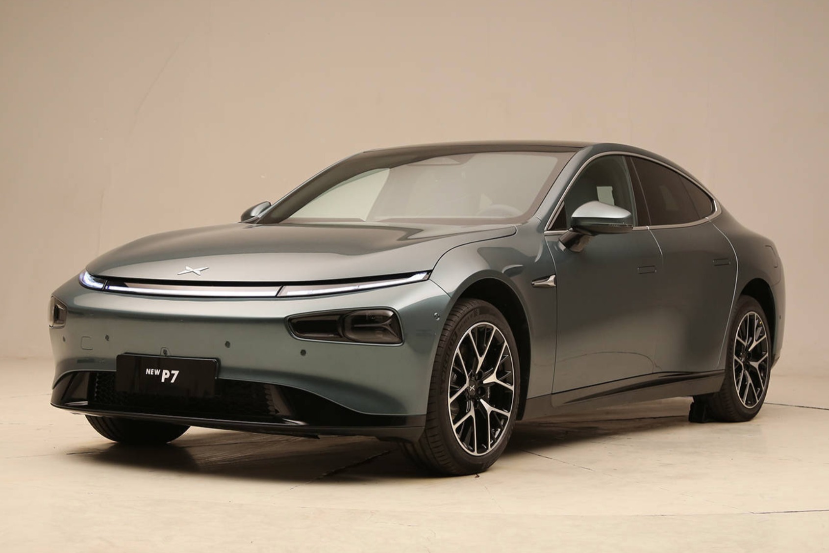 小鹏P7i将在11月推出一款入门版车型，电池容量变小