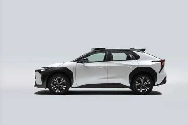 小马智行与丰田合作首款纯电自动驾驶出租车概念车亮相进博会