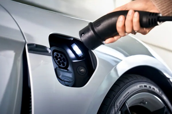 10月混动新能源二手车2年平均保值率环比回升