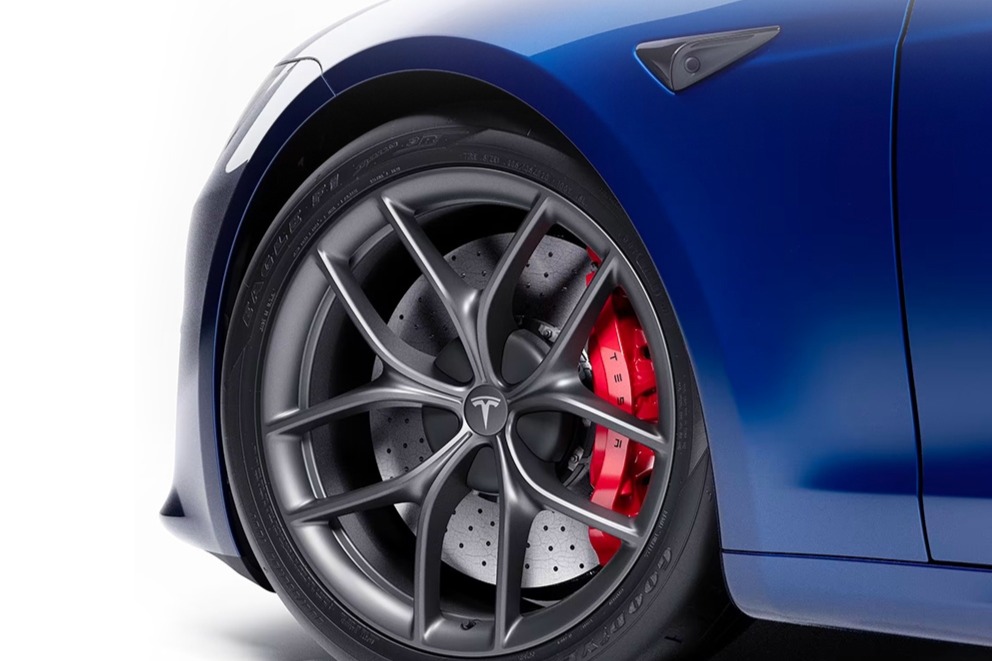 一辆车的价值！特斯拉Model S Plaid碳陶瓷刹车套件开售，售价109494元