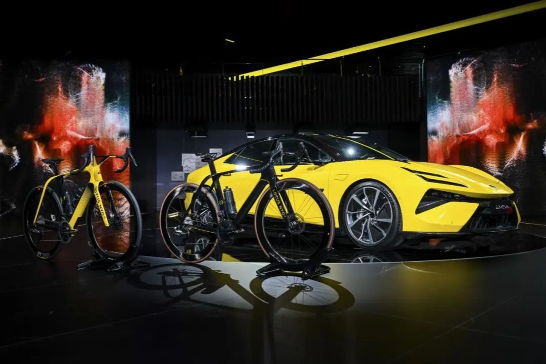 路特斯“电动教父”冯擎峰 击穿了高端兴趣圈层心动情景