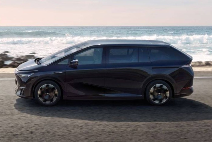 小鹏X9,抢的是理想L9的饭碗